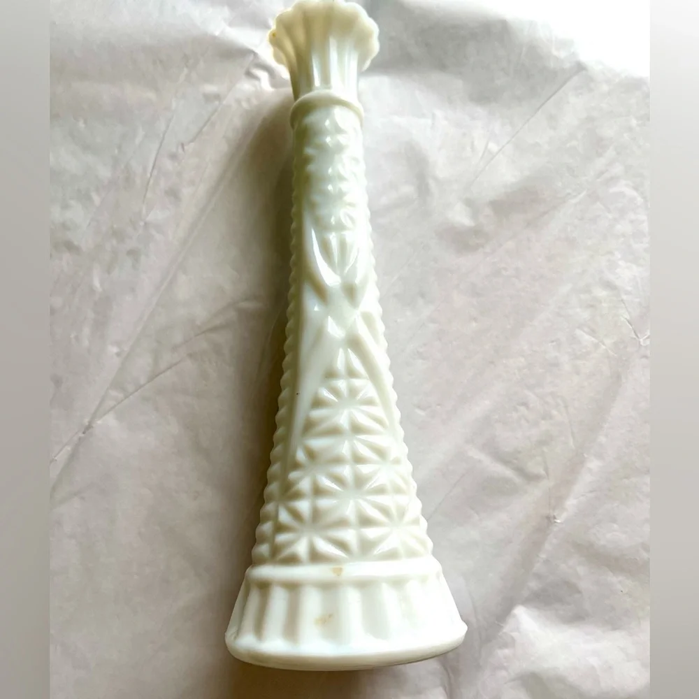 EUC! 9” White Milk Glass Vase #17 VTG